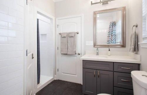 Mid-City Casa | Modern 3 Bedroom in Mid City