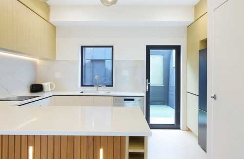 Waterview Apartamento | Modern 3-Bedroom in Waterview