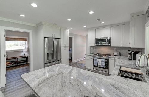 Chapin Casa | Modern 3-Bedroom on a Quiet Cove in Chapin