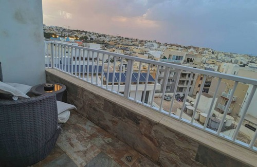 Msida Apartamento | Modern 3 Bedroom Penthouse With Rooftop Views