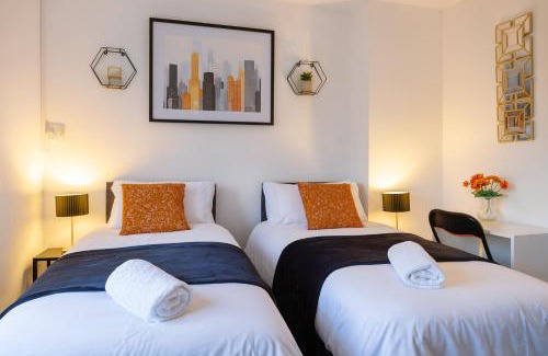 Chapeltown Casa | Modern 3 Bedroom Property 6 Beds Pet Friendly with Parking