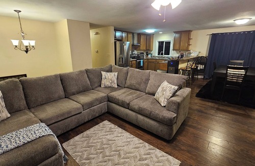 Howland Corners Casa | Modern 3-Bedroom Retreat in Howland - WiFi, Office & Fitness Space