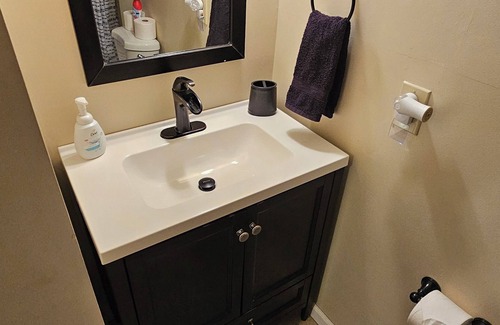 Howland Corners Casa | Modern 3-Bedroom Retreat in Howland - WiFi, Office & Fitness Space