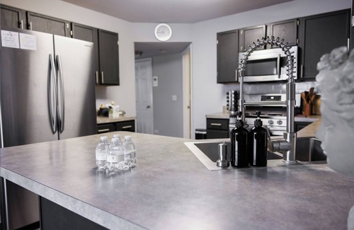 Joliet Casa | Modern 3-Bedroom Townhome with Full Amenities – Your Home Away from Home!