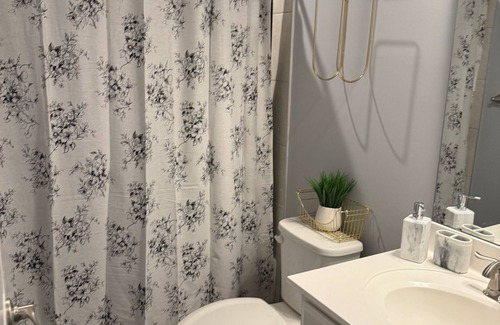 Brooklyn Park Casa | Modern 3-Bedroom Townhome 10 Mins from BWI, 11 Mins to Ravens & Orioles Stadiums