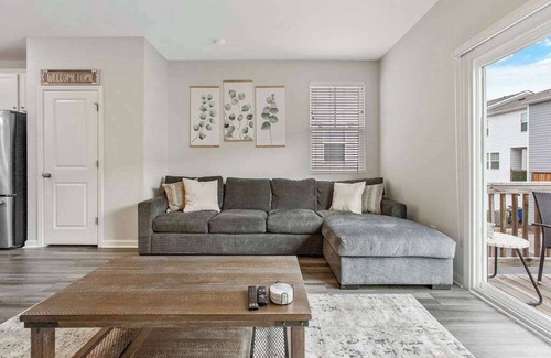 Northeast Raleigh Casa | Modern 3-Bedroom Townhome – Perfect for Monthly Stays in Raleigh