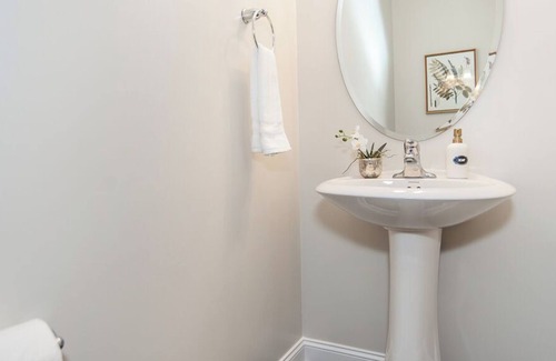 Durham Casa | Modern 3 bedroom townhouse with community full of amenities.