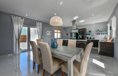 Sabana Liber Villa | Charming 3-bedroom villa with private pool, great alarm system, WiFi, hot water!