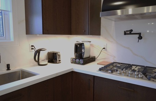 Toronto Casa | Modern 3 Bedroom w/ free parking