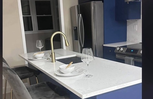 South Philadelphia Casa | Modern 3 BR & 2.5 Bath in So Philly near stadiums, must be 25yr,