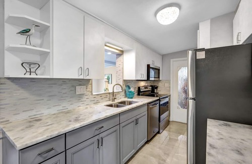 Royal Harbor Casa | Modern 3 BR/2 Bath home minutes from beach & downtown 5th Ave Naples!