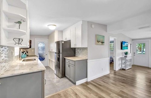 Royal Harbor Casa | Modern 3 BR/2 Bath home minutes from beach & downtown 5th Ave Naples!