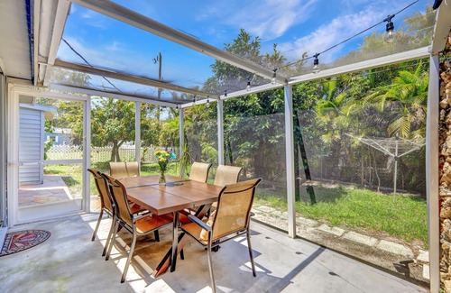 Royal Harbor Casa | Modern 3 BR/2 Bath home minutes from beach & downtown 5th Ave Naples!