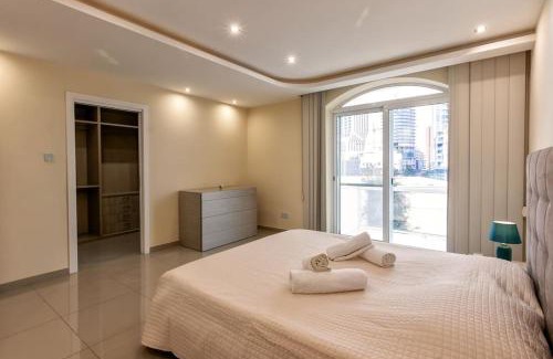Swieqi Apartamento | Modern 3 BR Apartment close to Paceville and Beach