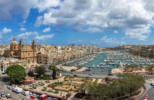 Swieqi Apartamento | Modern 3 BR Apartment close to Paceville and Beach