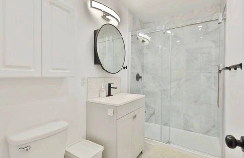 Cote-Saint-Paul Apartamento | Modern 3-BR Home Free Parking Monthly Stay Welcome