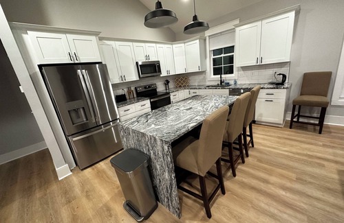 Seneca Casa | Modern 3 BR home, interior lot near Lake Keowee, Clemson, Walhalla, Seneca.