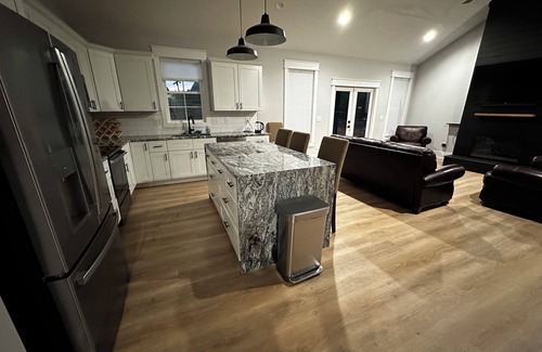 Seneca Casa | Modern 3 BR home, interior lot near Lake Keowee, Clemson, Walhalla, Seneca.