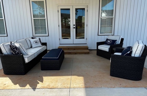 Seneca Casa | Modern 3 BR home, interior lot near Lake Keowee, Clemson, Walhalla, Seneca.