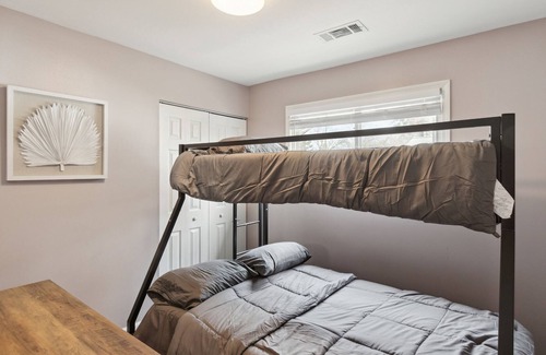 Allen Park Casa | Modern 3 BR Home Near Airport