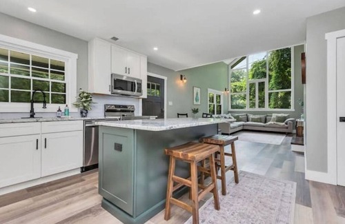 Belmont Casa | Modern 3 BR house in Belmont