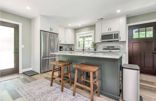 Belmont Casa | Modern 3 BR house in Belmont