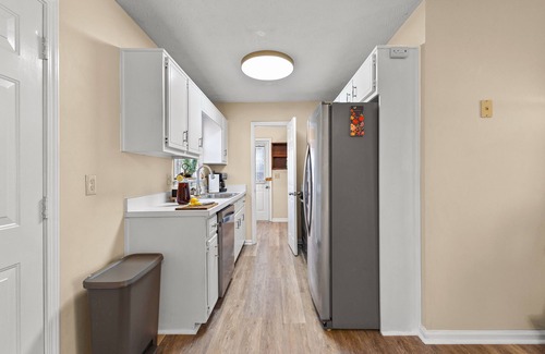 Senoia Casa | Modern 3 King beds + Rocking Chair Front Porch & Back Patio. Near downtown!