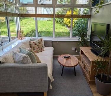 Eastbourne Casa | Modern 3B Eastbourne Retreat: Tranquil & Cozy Stay