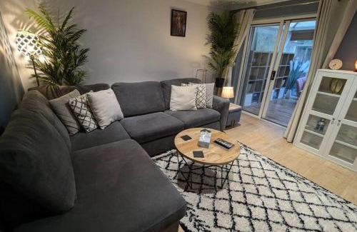 Eastbourne Casa | Modern 3B Eastbourne Retreat: Tranquil & Cozy Stay