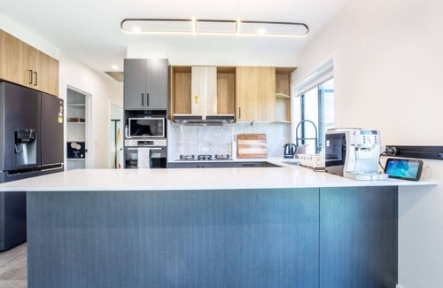 Throsby Casa | Modern 3B house, pet friendly close nature reserve