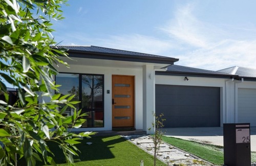 Throsby Casa | Modern 3B house, pet friendly close nature reserve