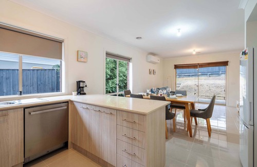 Doreen Casa | Modern 3B2B1C Home in Doreen