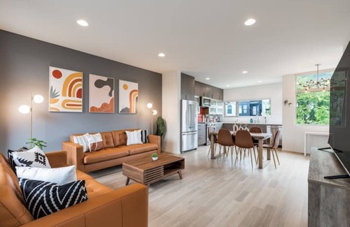 Old Ballard Casa | Modern 3B3B Ballard home w/Rooftop & Parking