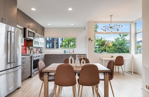 Old Ballard Casa | Modern 3B3B Ballard home w/Rooftop & Parking