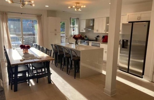 Kingman Park Casa | Modern 3BD 2.5 BTH in a Quiet Classic Neighborhood