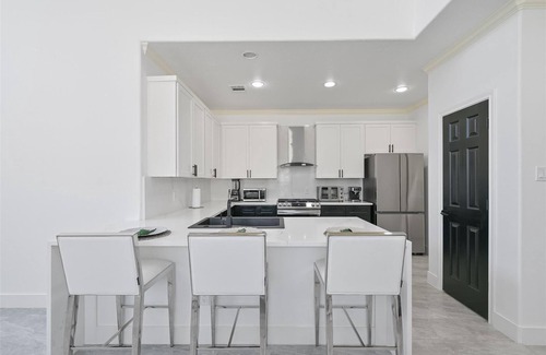 Bammel Casa | Modern 3BD/2.5BA Gated Townhome in Great Location! Close to Everything!