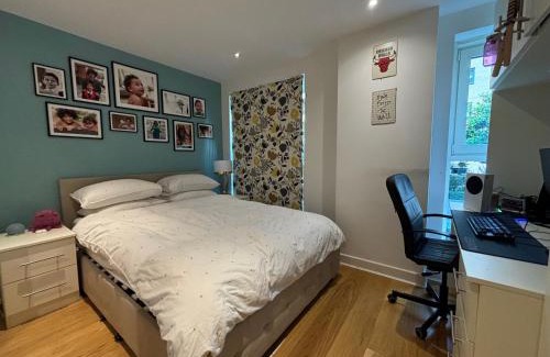 Sands End Apartamento | Modern 3BD with Private Balcony Imperial Wharf