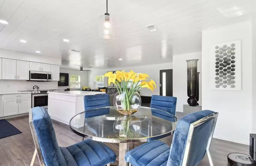 Wesley Chapel South Casa | Modern 3bed, 2bath House in Wesley Chapel, with EV Charging Outlet, AC, & WiFi.