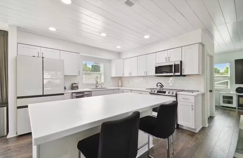 Wesley Chapel South Casa | Modern 3bed, 2bath House in Wesley Chapel, with EV Charging Outlet, AC, & WiFi.