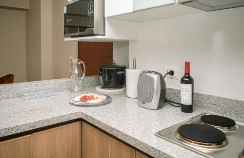 Jesus Maria Apartamento | Modern 3BR 2BA Apt Gym and Parking Near Real Plaza, UP and Trendy Cafés