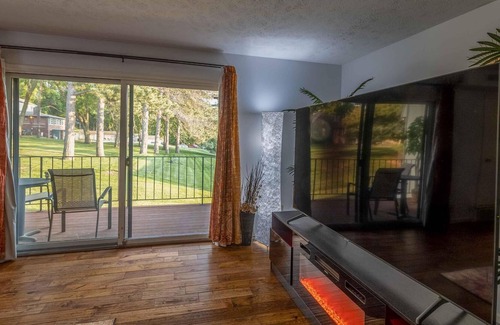 West Omaha Condominio | Modern 3BR / 2BA Condo in the Heart of Omaha!