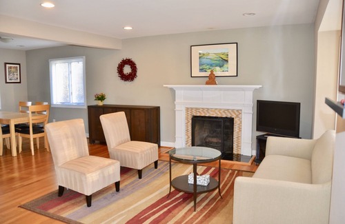 Alexandria West Casa | Comodidad y conveniencia! 3BR / 2 BA, cerca de DC y Alexandria, minutos a 395-495