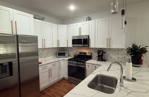 Constable Hook Casa | Modern 3br/2ba house in Bayonne, NJ. Minutes to NYC