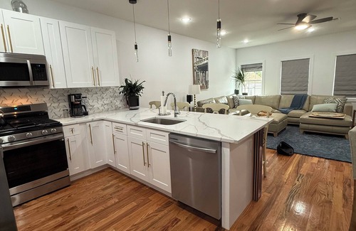 Constable Hook Casa | Modern 3br/2ba house in Bayonne, NJ. Minutes to NYC