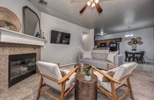Oklahoma City Apartamento | Modern 3BR/2BA Near Tinker AFB & OKC!