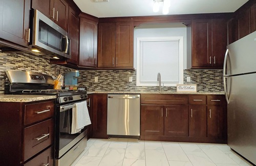 Elizabeth Apartamento | Modern 3BR 2BA Near EWR & NYC With Parking