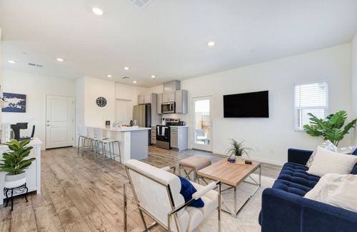 Roseville Casa | Modern 3BR/2BA Perfect for Longer Stays