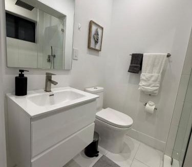 The Roads Casa | Modern 3BR-3 Bath Home near Calle 8 & Brickell 1GB Wi-Fi Speed