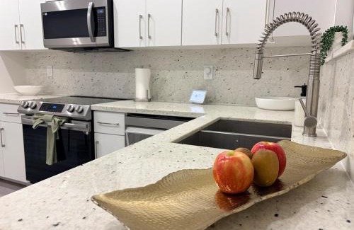 The Roads Casa | Modern 3BR-3 Bath Home near Calle 8 & Brickell 1GB Wi-Fi Speed