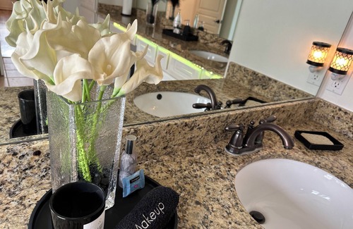 MacGregor Casa | MODERN 3BR 3 BATH TOWNHOME DWNTWN Htx
